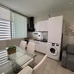 דירה Garden Lofts